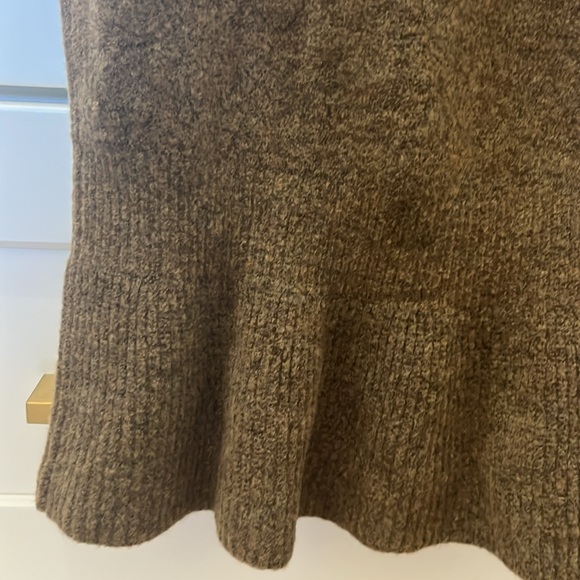 White House Black Market Soft Turtleneck Peplum in Heather Toasted Coconut NWT M - Picture 8 of 12